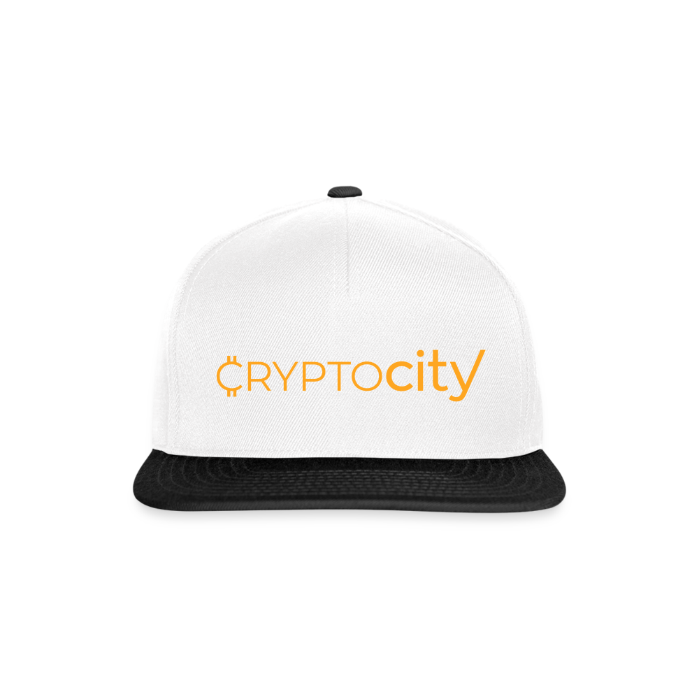 Snapback Cap mit dem klassischen CryptoCity Schriftzug - Weiß/Schwarz